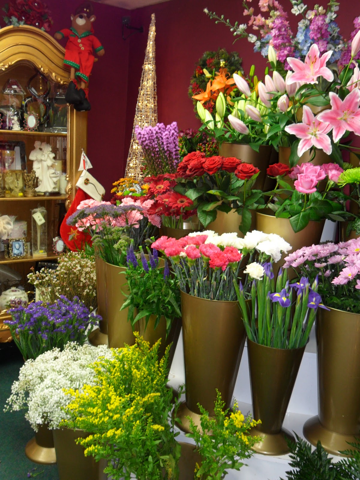 Garlands Florist of Oswaldtwistle Garlands Florist Christmas scene 2011