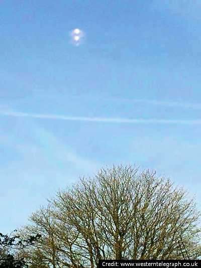 Mystery UFO Split in Two – Then Shot Off into the Sky 4-15-14