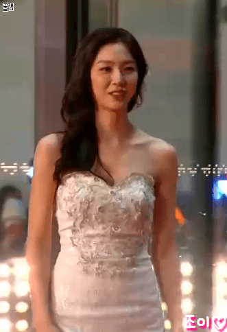 sbs연기대상 클래스 증명하는 서지혜 레드카펫.gif | 인스티즈