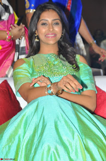Pooja Jhaveri in Beautiful Green Dress at Kalamandir Foundation 7th anniversary Celebrations ~  Actress Galleries 008