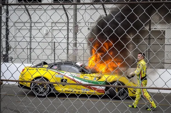 Ferrari 599 GTB Fiorano Fórmula Drift prendida fuego