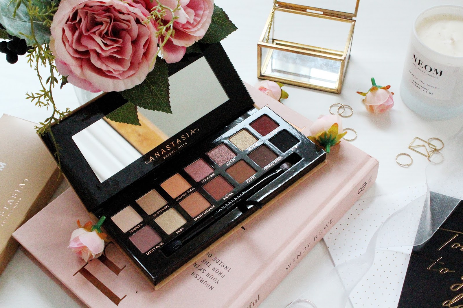 Палетка теней Soft Glam в Костроме
