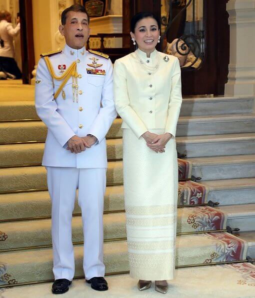 King Maha Vajiralongkorn and Queen Suthida hosted Pope Francis at Amphorn Sathan Residential Hall in Bangkok