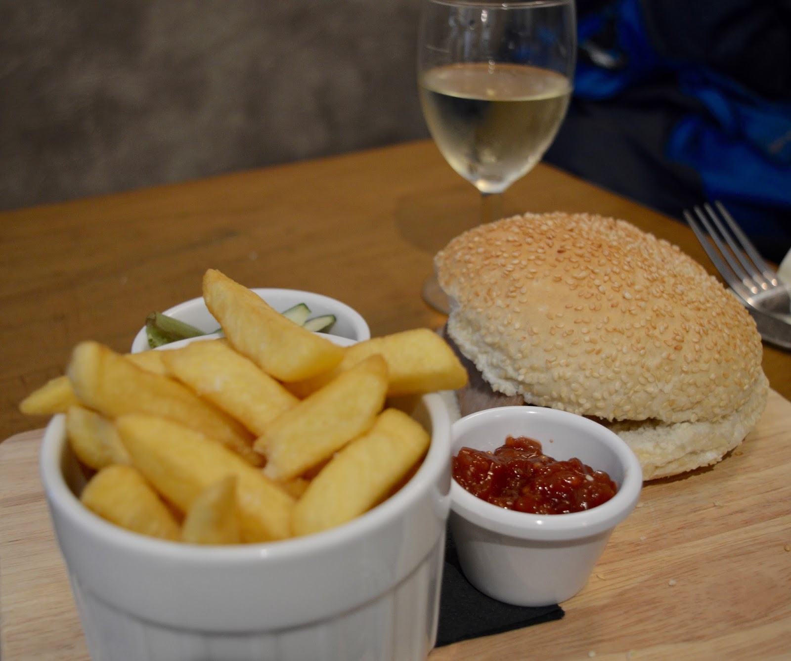 Exploring Hadrian's Wall by Bus with Go North East AD122 - Twice Brewed Pub  - Lunch Menu Review