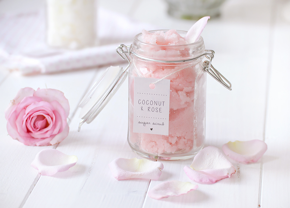 DIY Body Scrub DIY Body Scrub mit Rosenwasser und Limette