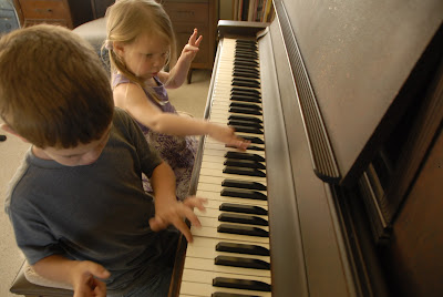 young children at the piano