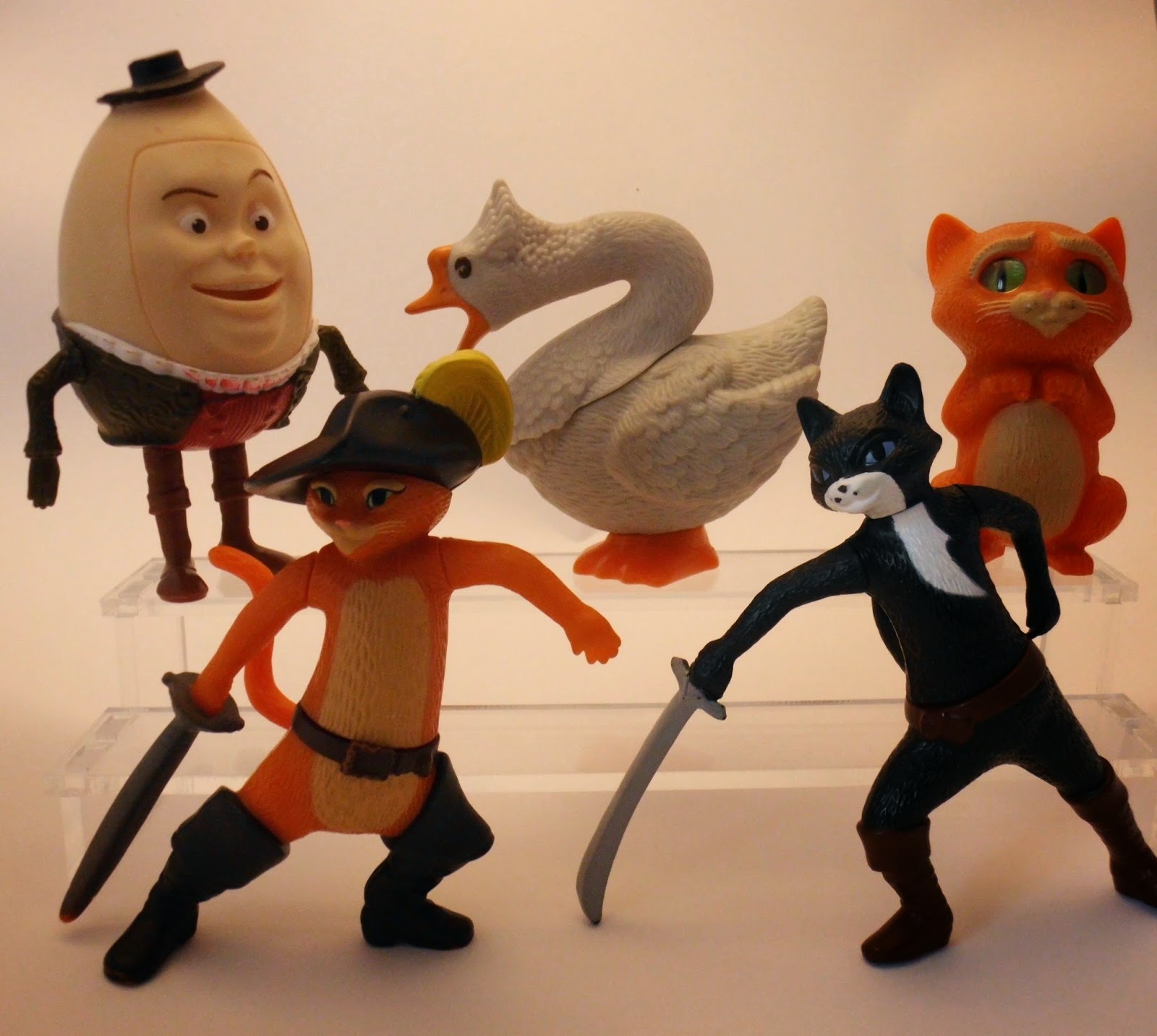 PERSONAJES DE CINE, TBO Y TV EL GATO CON BOTAS
