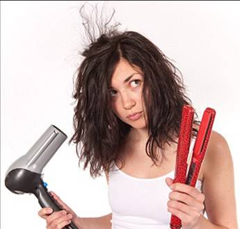 Resultado de imagem para menina hidratando o cabelo