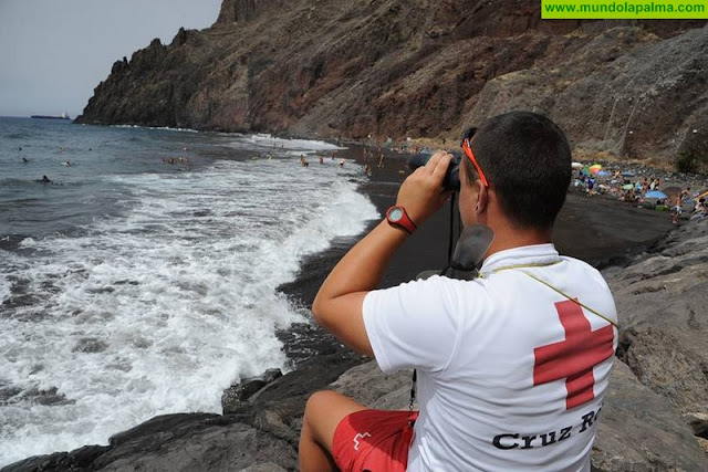 Cruz Roja está presente en 20 playas de la provincia tinerfeña para velar por la seguridad de los bañistas