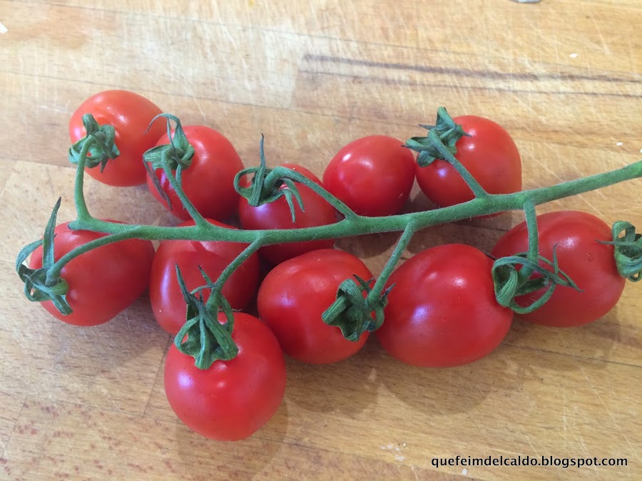 Ensalada verde con salmón ahumado y vinagreta de salsa de soja y manzana