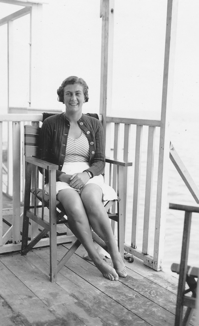 Vintage Leggy Beauties Charming Photos of Women in Their Skirts