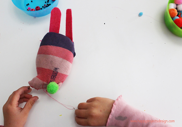 Upcycling con un calcetín: pollitos y conejitos de Pascua