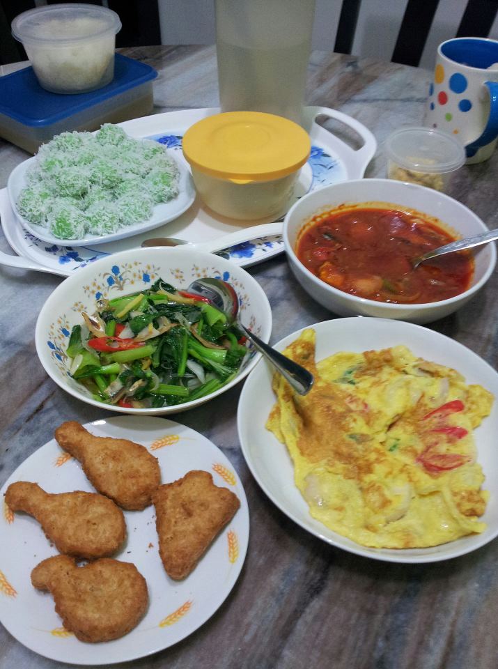 Food cooking family kuih kuih buka  puasa  
