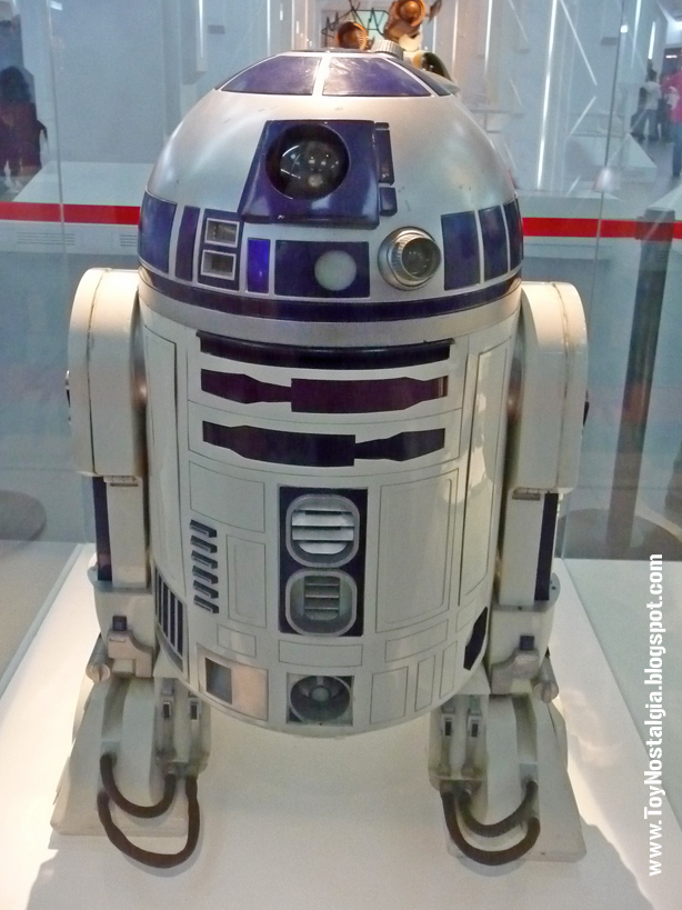 R2-D2 (Artoo Deetoo) "Episodio IV - Una Nueva Esperanza" (STAR WARS - The Exhibition) R2-D2 (Artoo Deetoo) "Episodio IV - Una Nueva Esperanza" (STAR WARS - The Exhibition)