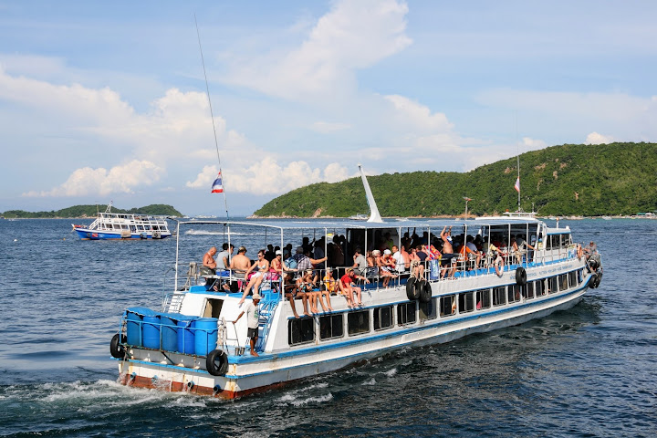 Call for tourist limit on Koh Lan to solve garbage issue