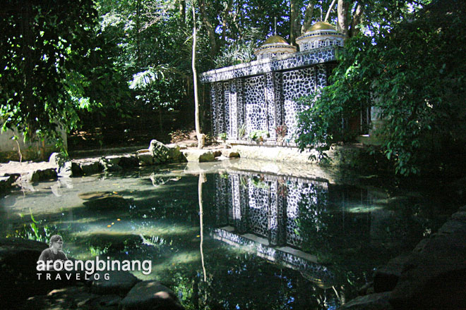 pintu kolam batu qur'an pandeglang banten