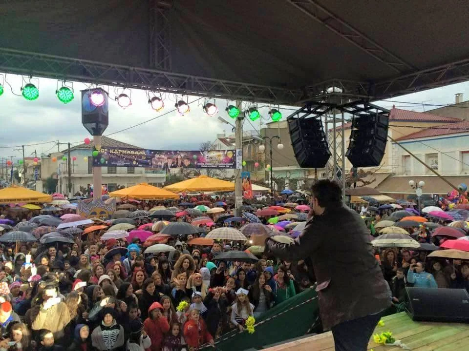Πανικός στο καρναβάλι της Αμαρύνθου (ΦΩΤΟ & ΒΙΝΤΕΟ)