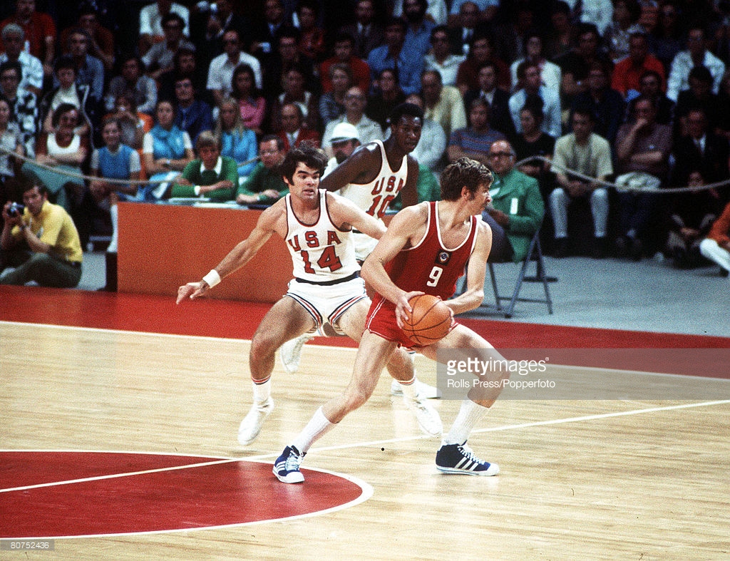 на 3 секунды раньше. ссср-сша баскетбол 1972. на 3 секунды раньше. едешко баскетболист. баскетбольный матч ссср сша на олимпиаде-1972.