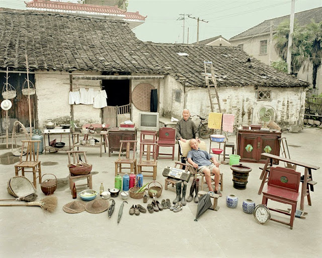 Familias chinas con todas sus cosas en una sola foto Por Huang Qingjun
