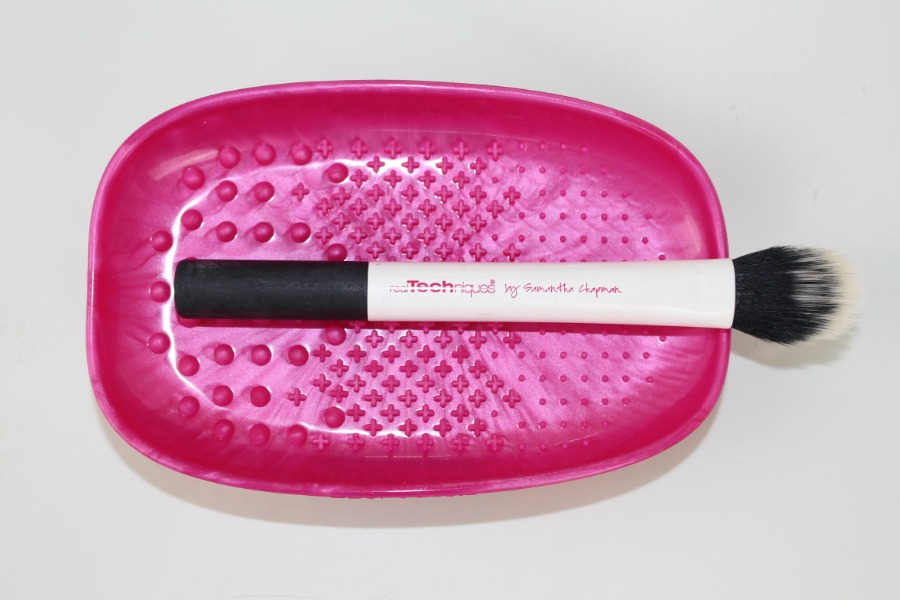 Real Techniques Brush Cleansing Palette Review and Photos Pink