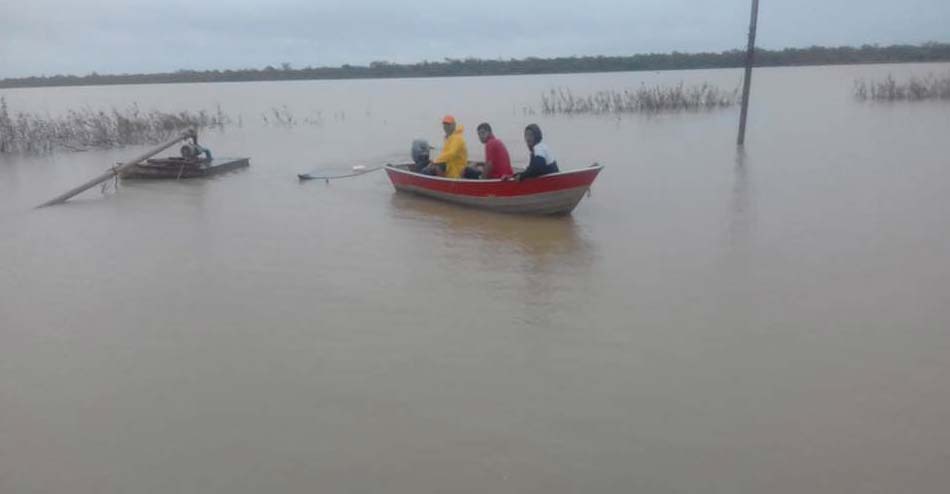 Barco vira no Rio São Francisco e deixa desaparecidos em Xique-Xique