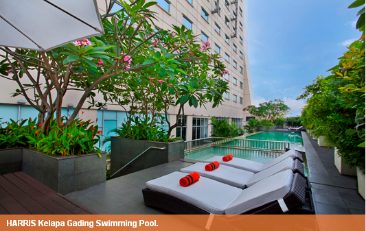 kolam renang di Hotel Harris Kelapa Gading Jakarta