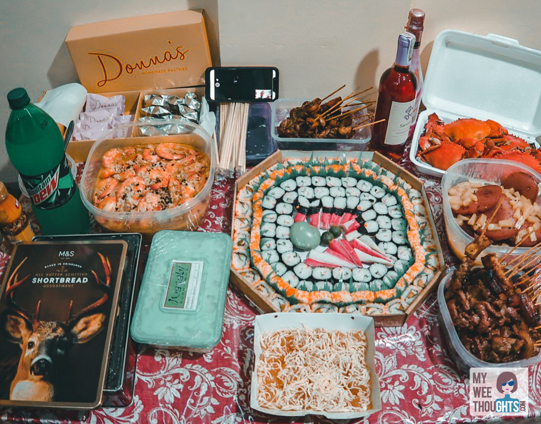 How do Filipinos celebrate holidays in the Philippines + (MERRY