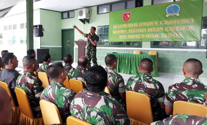 Danrem 151/Binaiya Kunjungan Kerja Ke Kodim 1503/Tual Ambon, Malukupost.com - Danrem 151/Binaiya Kolonel Inf Christian Kurnianto Tehuteru melakukan kunjungan kerja ke Kodim 1503/Tual dan Kompi Senapan (Kipan) D Yonif 734/SNS di wilayah itu. Siaran pers Penerangan Korem yang diterima media ini di Ambon, Rabu (7/6) menyebutkan, Danrem Christian melakukan tatap muka dengan sejumlah personel Kodim 1503/Tual dan Kipan D Yonif 734/SNS di Markas Kodim Tual.