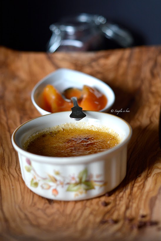 Szechuan Crème brûlée cu compot de portocale rosii