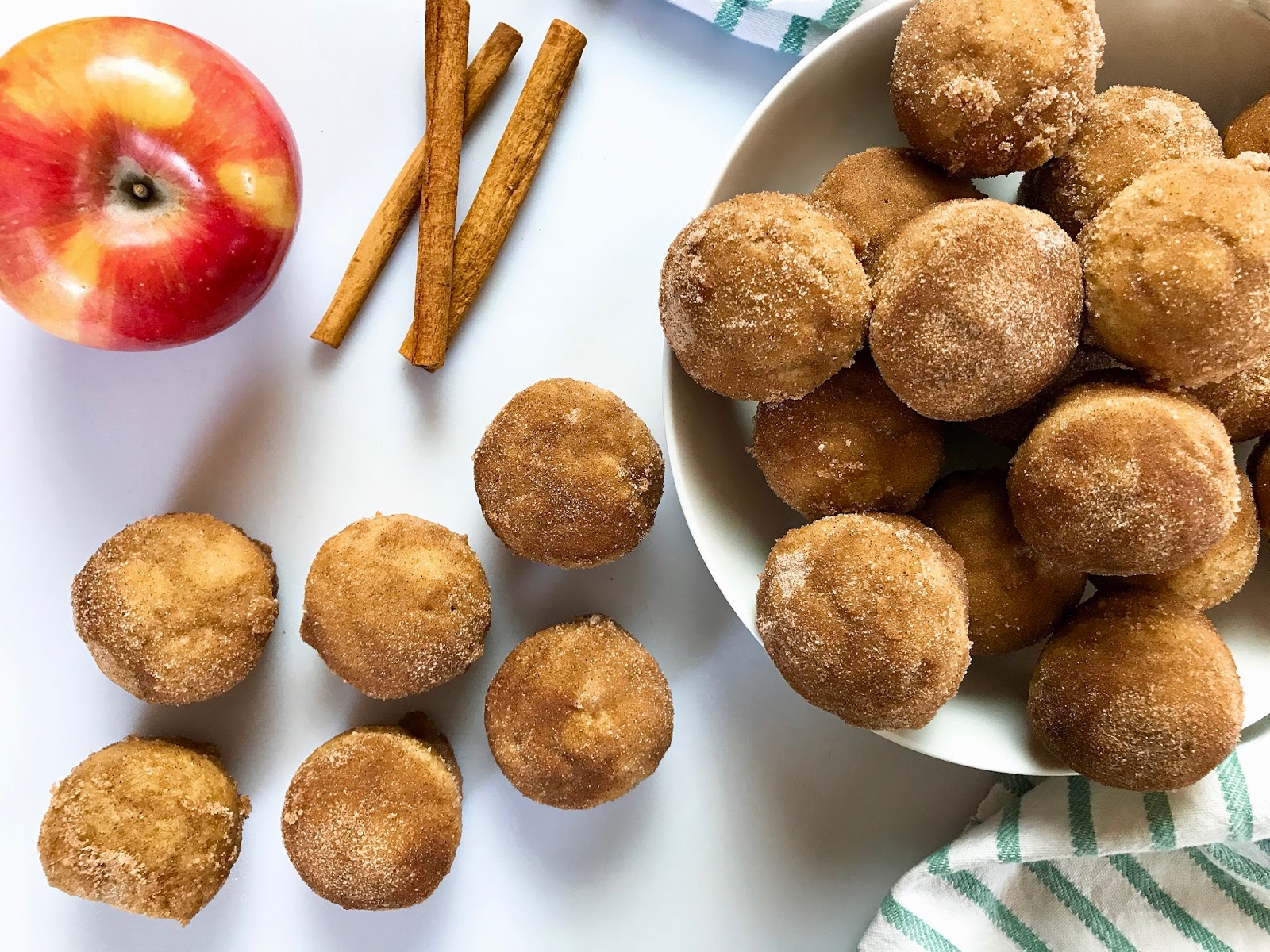 Baked Apple Cinnamon Donut Holes
