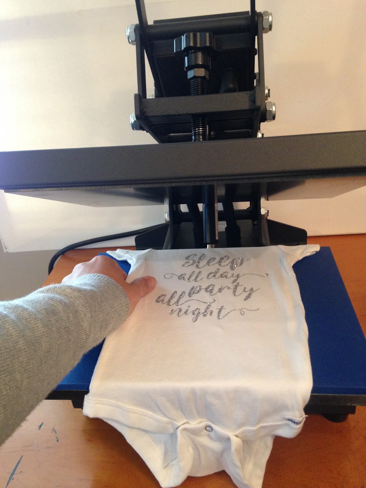 Heat Press Comparison Clam Shell vs Swing Away Heat Press Silhouette