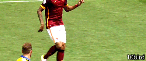 워~ 오직 토티만 가능한 패스다.gif | 인스티즈