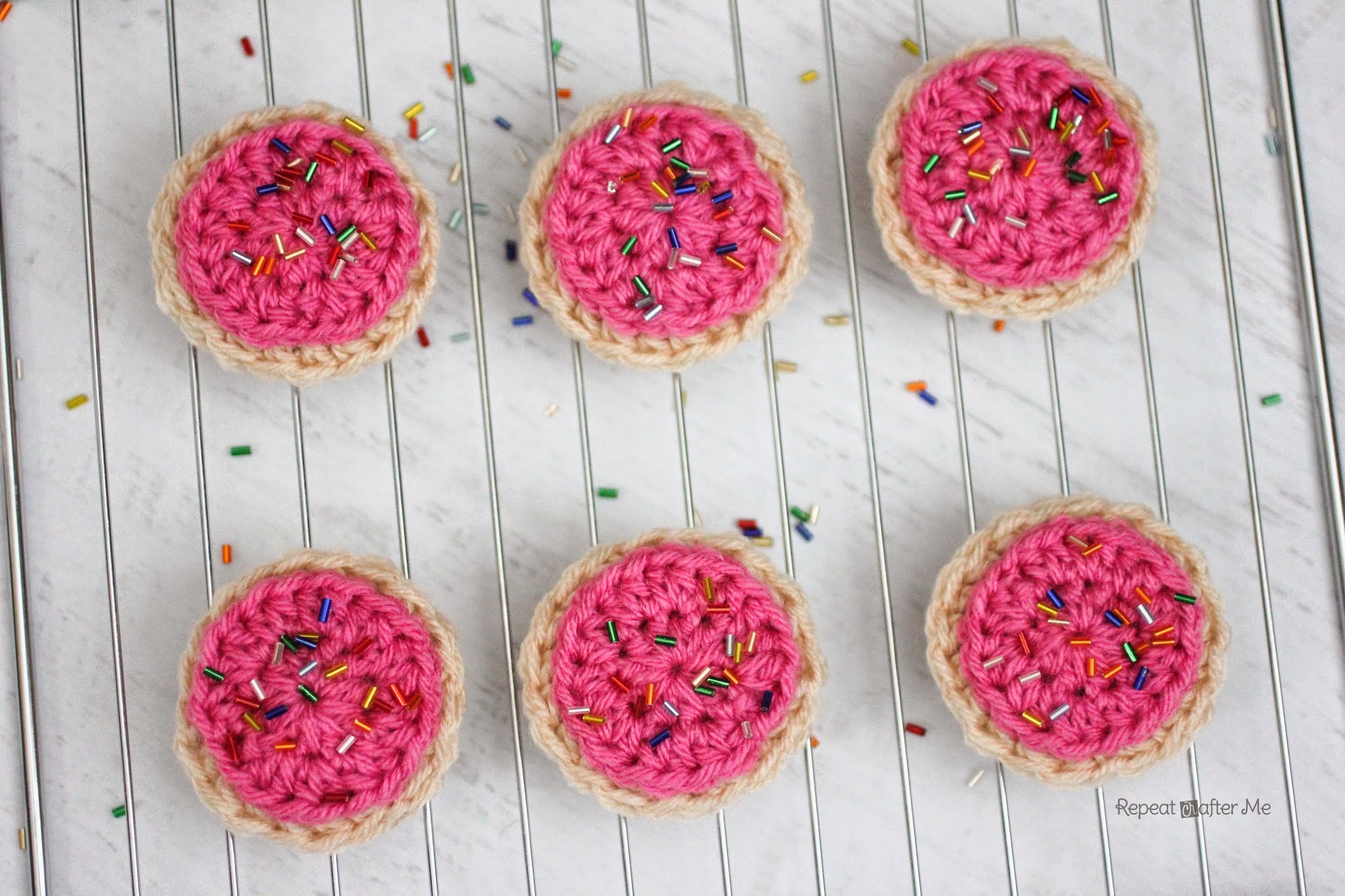 repeat-crafter-me-frosted-crochet-cookie-pattern