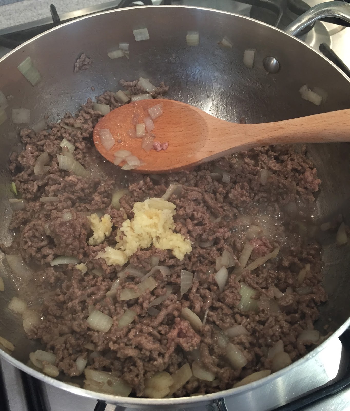 THIS LITTLE PIGGY LOVES FOOD! MEXICAN SPICED BEEF NACHOS