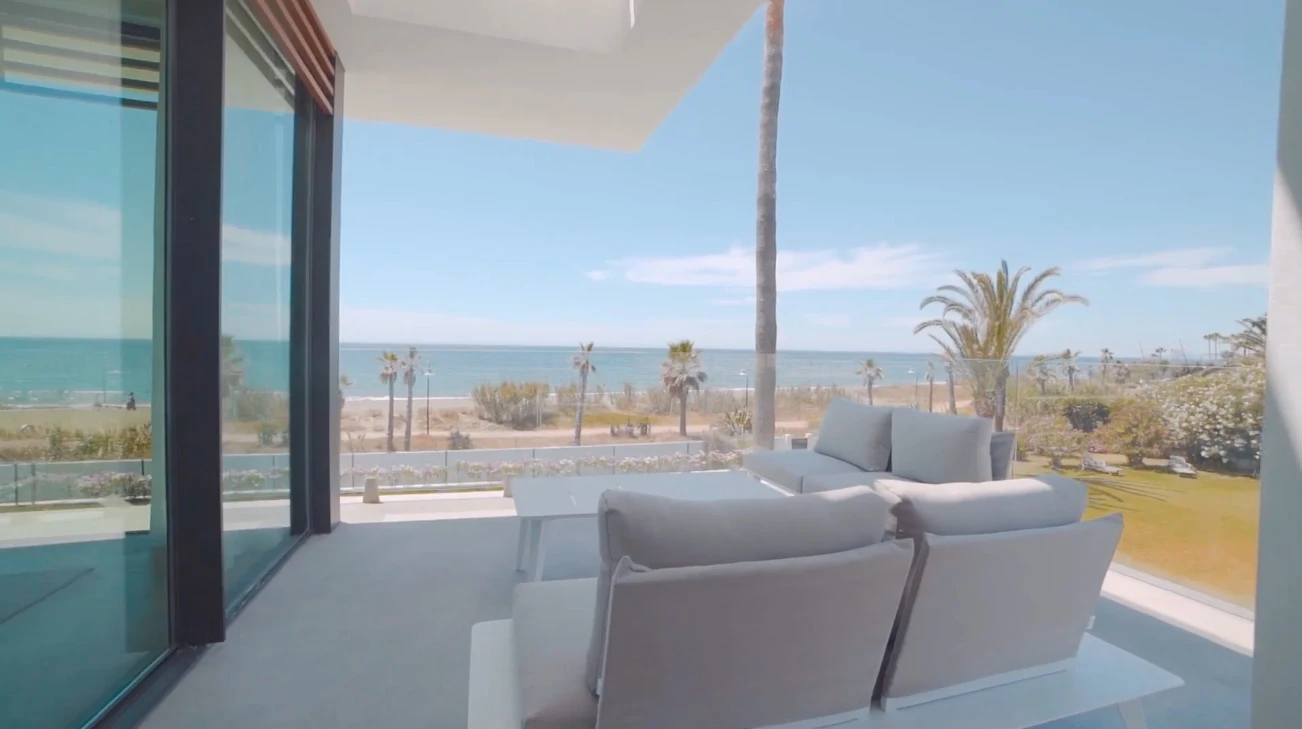 Home Interior Design Tour vs. Luxury frontline beach villa between Marbella and Estepona