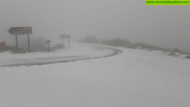 La carretera del Roque sigue cortada por la nieve