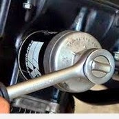 Tips Cara Mengganti Oil Filter / Saringan Oli Mobil dan Motor Sendiri