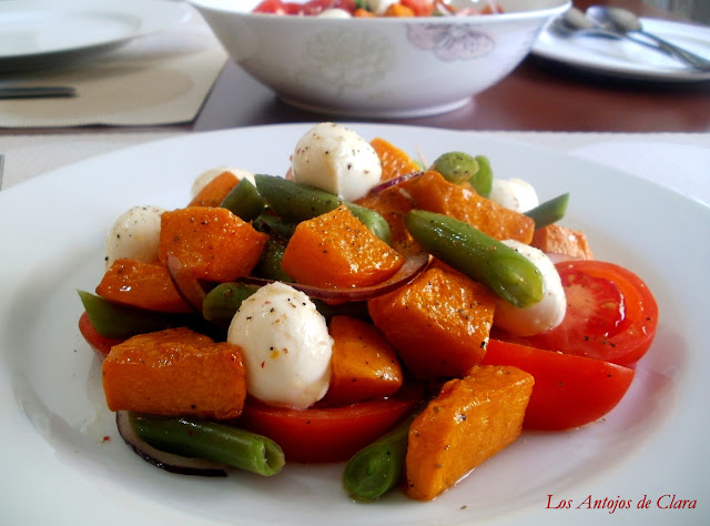 Ensalada de calabaza asada con judías verdes y queso mozzarella