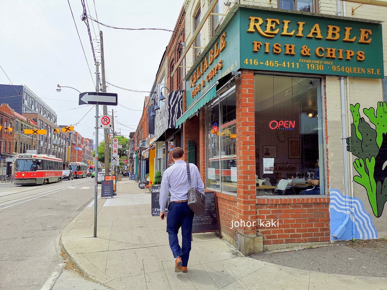The Cheapest Restaurant in Toronto 💵 Gale's Snack Bar Tony Johor Kaki
