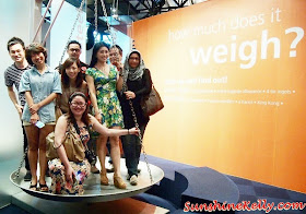 Bloggers at Royal Selangor Visitor Centre, Giant Weighing Scale, Royal Selangor Visitor Centre, Royal Selangor Pewter, Royal Selangor