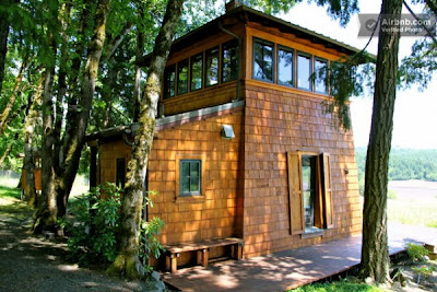Tiny modern cabin in or 600x400