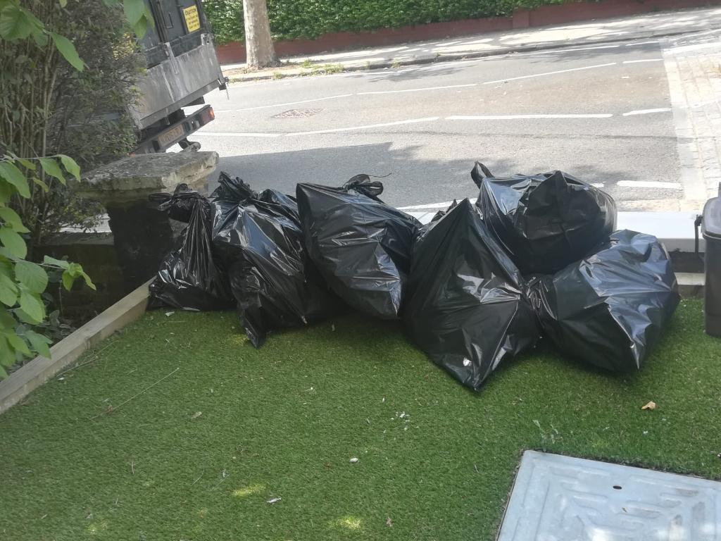 How Do Rubbish Clearance Companies Help You to Clear Your House