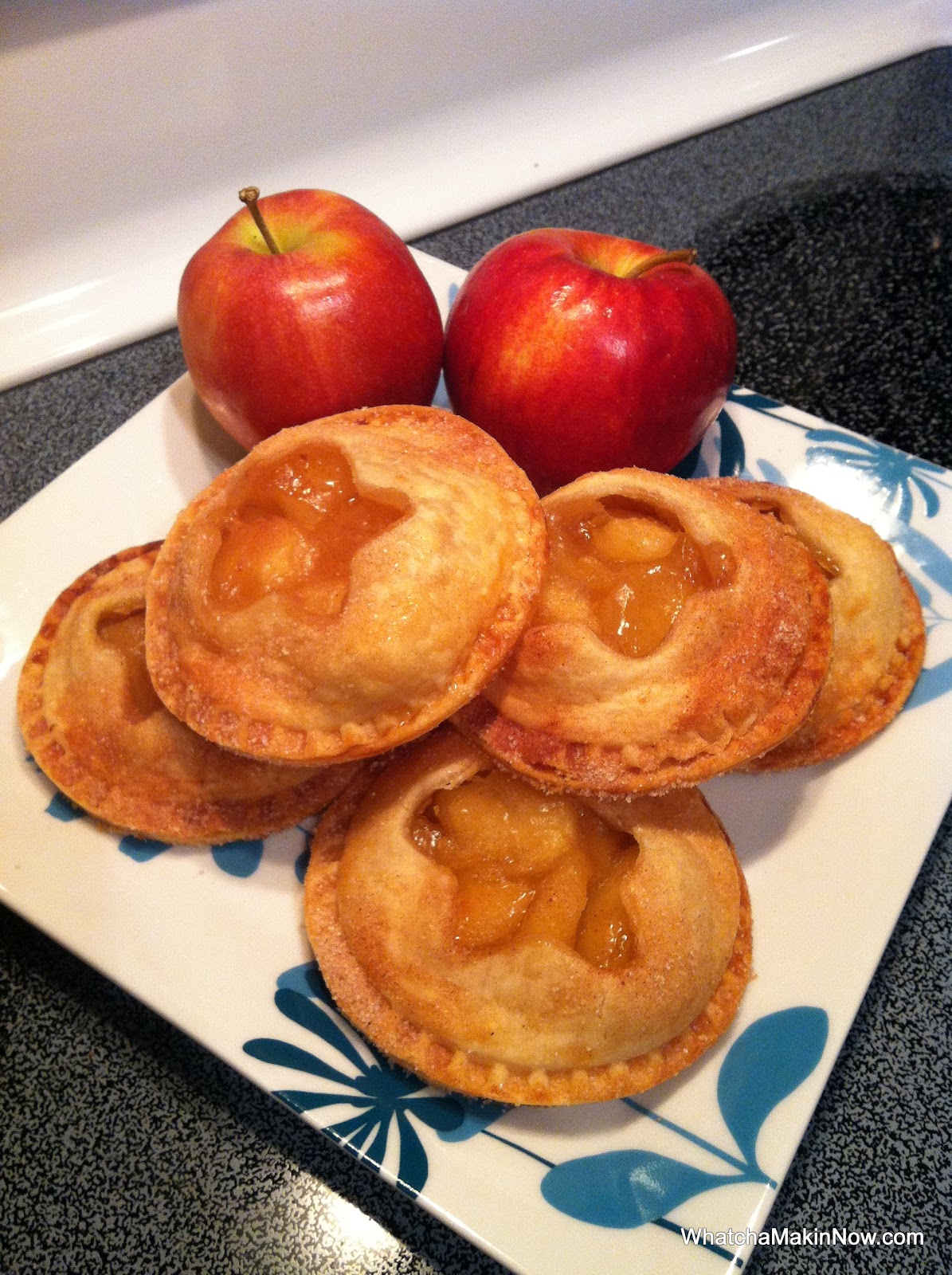 Whatcha Makin' Now?: Mini Apple Pies and a Giveaway
