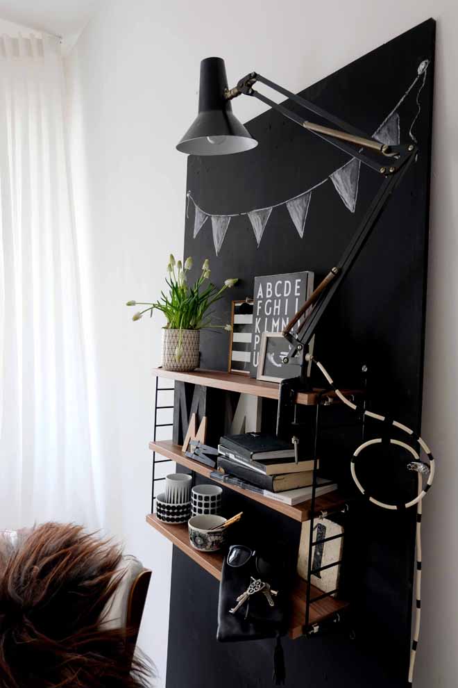 Mein String, Dein String - Verlosung - Minza will Sommer String, String Pocket, String Furniture, String Regal, Gewinnen, Verlosung, schwarze Wand, mobile Wand, Wanderwand, Tafelfarbe, Tafelwand, Tafel, Styling, Deko, Wohnen in Köln, Bloomingville, Ferm Living, Remember, Strauß Innovation, Korb, Drahtkorb, Metallkorb, Sessel, Eames, Klemmlampe, Schreibtischlampe, Vintage, Estrichboden, Lichterkette, Granit, Typo, Interior Design, Einrichten, Wandgestaltung, Fell mit langen Haaren, schwarzweiß wohnen, Typo, Buchstaben, Minza will Sommer