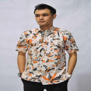 Model Baju Batik Cowok Kombinasi Terbaru