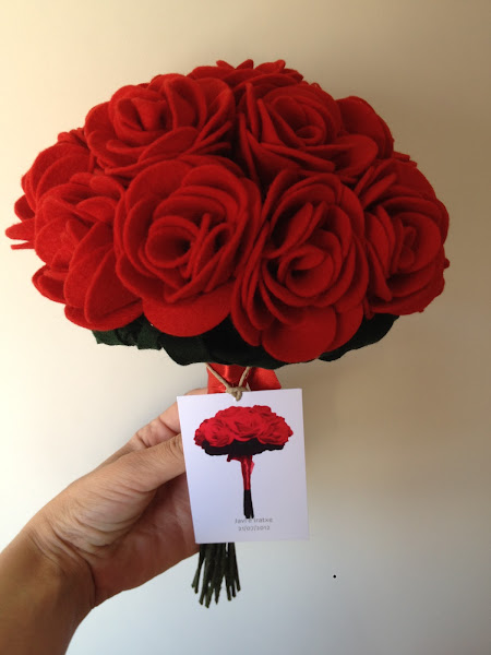  Bouquet DE Rosas Rojas DE Fieltro