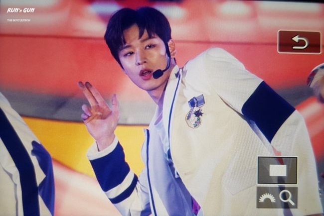 팬싸하고 온 거 티내는 더보이즈 멤버.jpg | 인스티즈