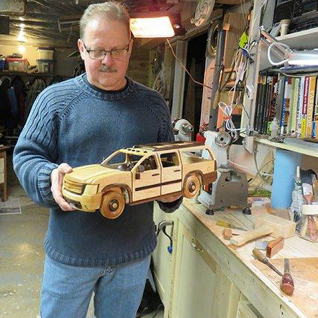 Stephen Parsons in the workshop Stephen Parsons in the workshop