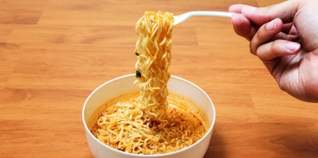 6 Penyakit berbahaya akibat terlalu sering mengkonsumsi mie instan hanya-karena-sebungkus-mie-instan-6-penyakit-berbahaya-ini-akan-mengintai-anda