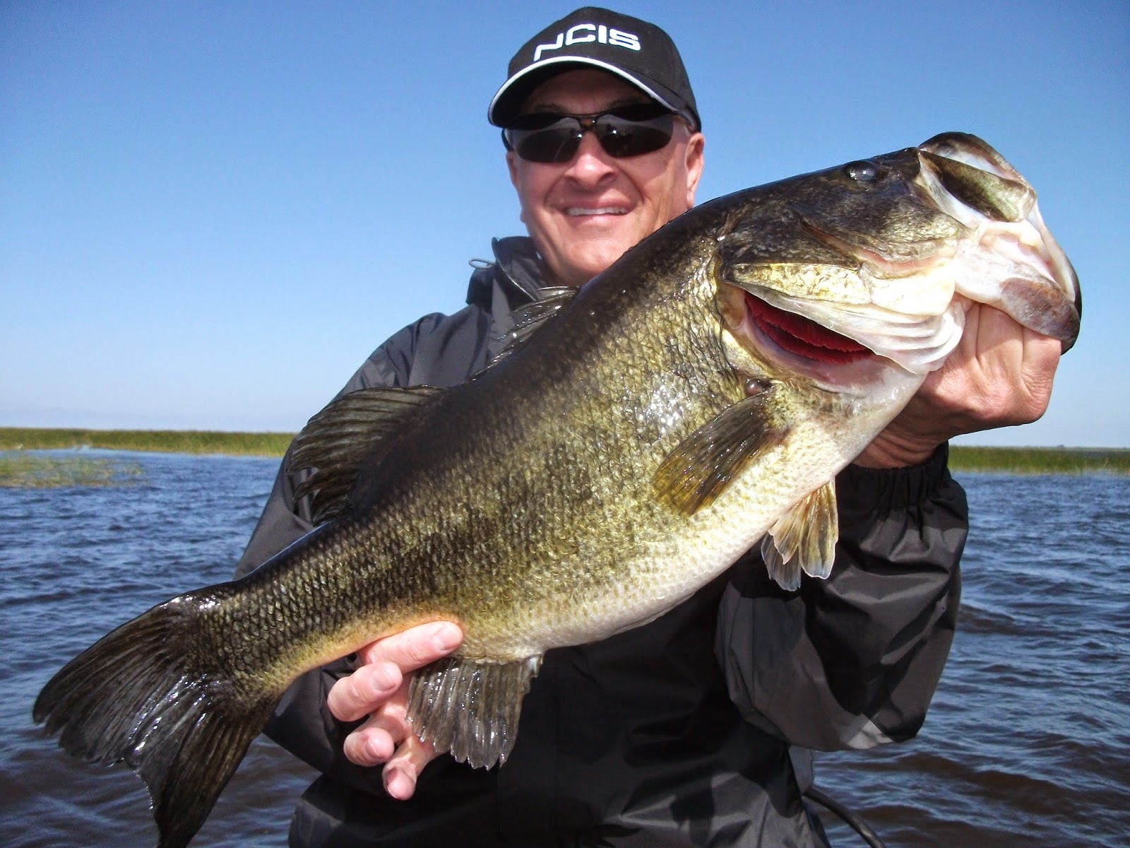 Big Bass of 2014! If you like catching big Bass! Lake Okeechobee Bass